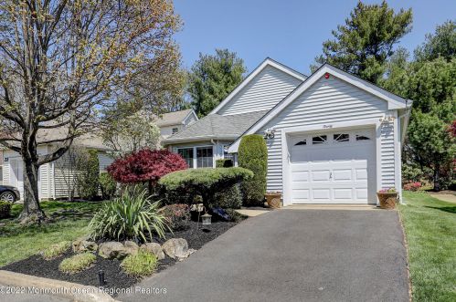 20 Wildflower Ct, East Freehold, NJ 07728-4020