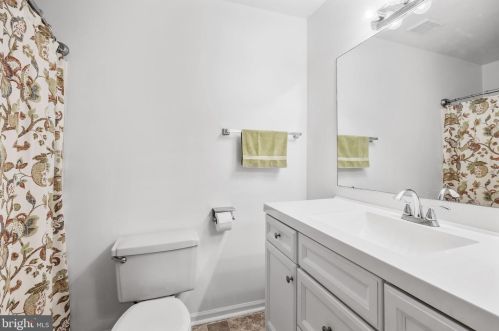 2172 Harbour Dr, Palmyra NJ  08065-1123 exterior