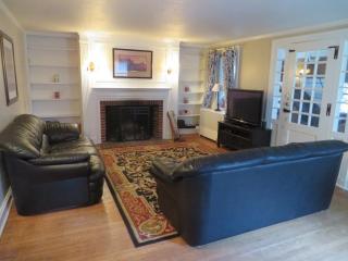 242 Steele Rd, Hartford CT  06117-2742 exterior