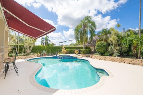 15612 16 Ct, Hollywood FL 33027-2347 exterior