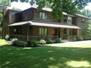 2146 Skyline Dr, Slatington PA  18080-3528 exterior