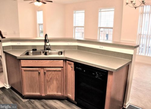 6807 Sabbarton Pl, Gainesville VA  20155-6226 exterior