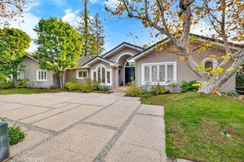 17440 Weddington St, Van Nuys, CA 91316-2564