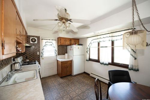 6 Celia Ln, Northport NY  11768-3049 exterior