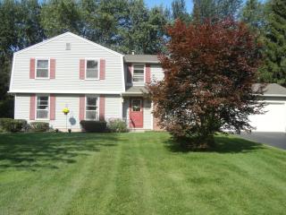 8 Concord Dr, Pittsford, NY 14534-4012