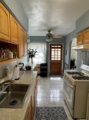 1006 Arnow Ave, Bronx, NY 10469-4012