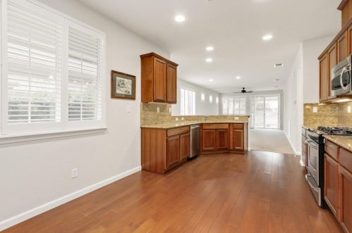 7500 Abbey Cir, Elk Grove CA  95757-5103 exterior