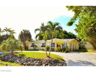 4060 Guava Dr, Naples FL  34104-4469 exterior