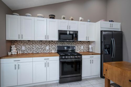 1001 Farmington Ln, Washington Ch OH  43160-8641 exterior