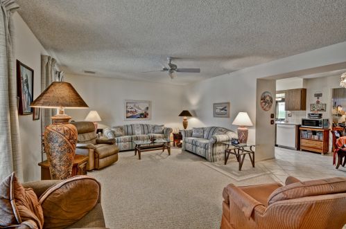 9325 Glen Oaks Cir, Sun City, AZ 85351-1305