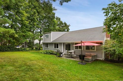 10 Old Oak Rd, Rye Brook, NY 10573-1911