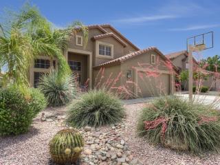 7451 Mohawk Ln, Glendale, AZ 85308-9657
