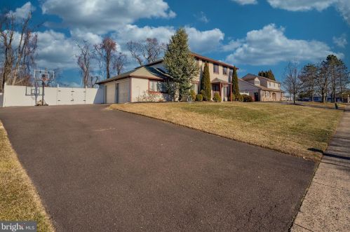 1891 August Dr, Huntingdon Valley, PA 19006-1510