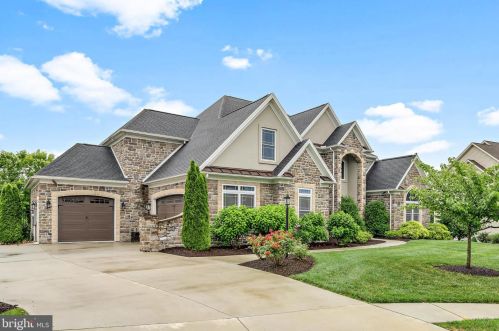 25 Windswept Way, Camp Hill, PA 17011-1012
