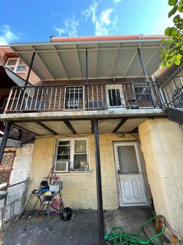 668 236 St, Bronx NY  10466-1718 exterior