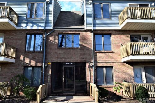 713 Peach St, Avenel, NJ 07001-1068