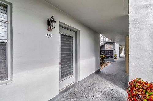 691 Burgundy O, Delray Beach FL  33484-4912 exterior