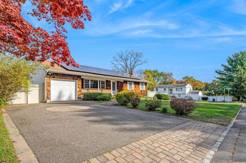 7 Trescott St, Huntington Station, NY 11746-7146
