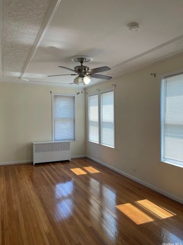 950 Hollywood Ave, Bronx, NY 10465-2120