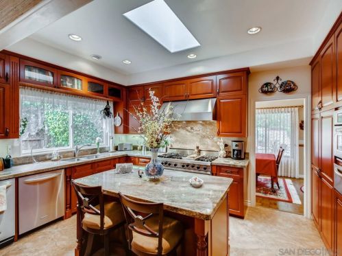 10710 Canyon Lake Dr, San Diego, CA 92131-1214