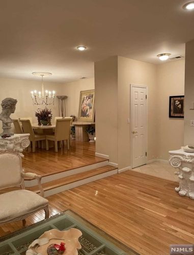 541 Windsor Dr, Palisades Park, NJ 07650-2356