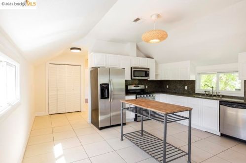 1790 Goss St, Oakland CA 94607-1165 exterior