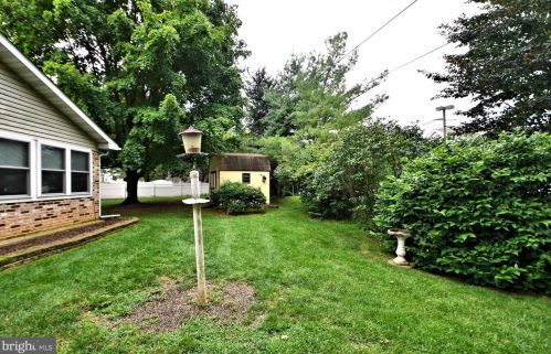 325 Lewis Rd, Limerick PA 19468-1510 exterior