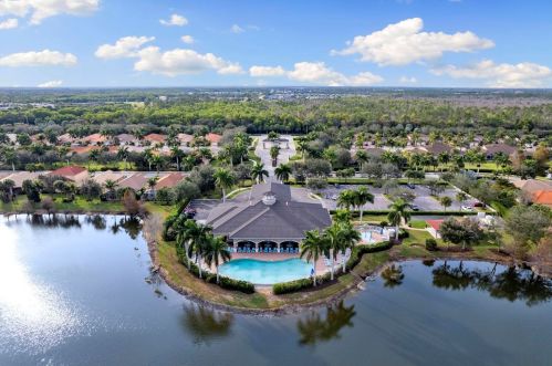 14255 Manchester Cir, Naples FL  34114-7221 exterior