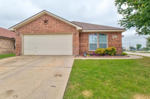 9600 Orinda Dr, Fort Worth, TX 76108-3880