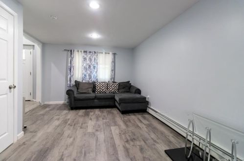 221 Woodland Ave, Bloomfield CT  06002-1357 exterior