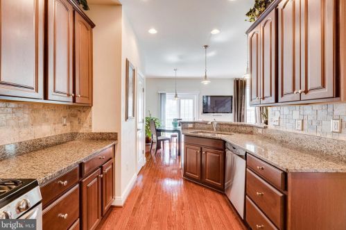 6857 Hartzell Hill Ln, Haymarket VA  20169-4944 exterior