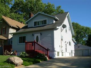 452 Lockwood St, Akron, OH 44314-3636