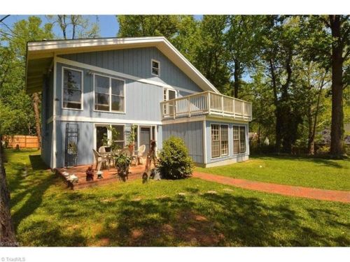 2808 Springwood Dr, Greensboro, NC 27403-1908