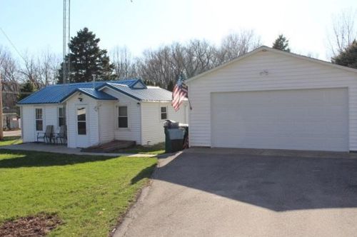 8949 2nd Ave, Edgerton, WI 53534-8601