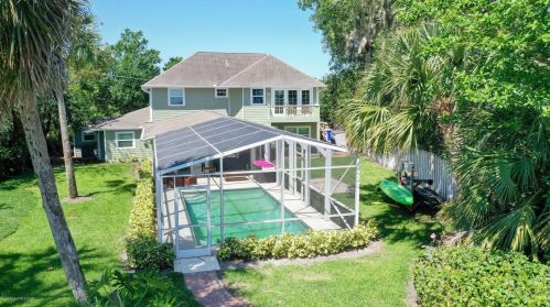8720 Shore Ln, Vero Beach, FL 32967-5651