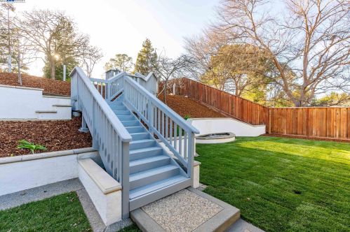 985 Riesling Dr, Pleasanton CA  94566-7219 exterior