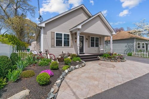 71 Northup St, Warwick, RI 02889-9218