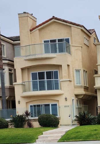 2212 Pacific Coast Hwy, Huntington Beach CA  92648-3958 exterior