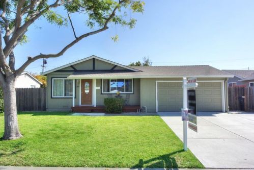 806 Coyote St, Milpitas, CA 95035-3825