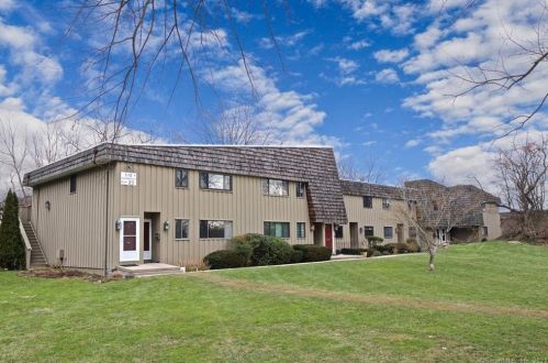 2 Ledgebrook Dr, Norwalk CT  06854-1016 exterior