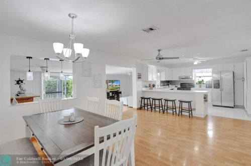 305 4th Ter, Dania Beach FL  33004-4714 exterior