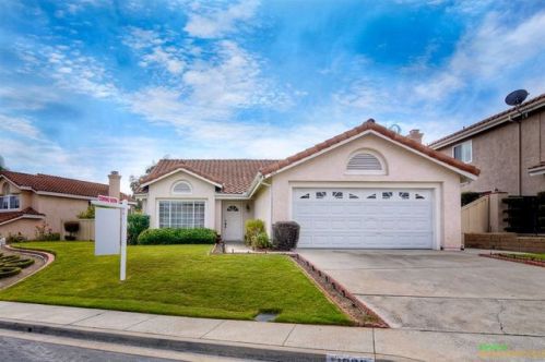 1828 Paseo Del Lago Dr, Vista, CA 92081-5461