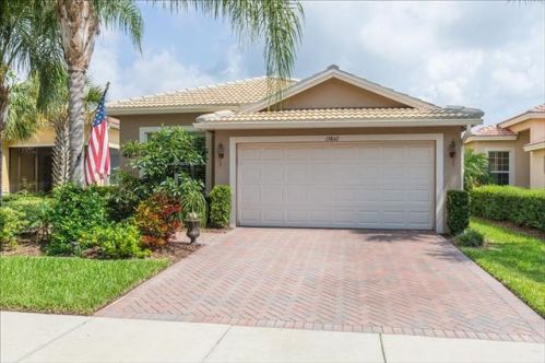 15847 Cobble Mill Dr, Wimauma, FL 33598-4012