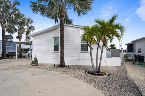 3114 Sloop Ln, Saint James City, FL 33956-2318