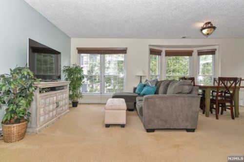 833 Juniper Way, Mahwah NJ  07430-3457 exterior