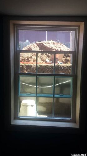 395 Oakland Ave, Central Islip NY  11722-2013 exterior