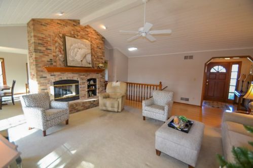 12445 North Ln, Waukesha, WI 53151-9047