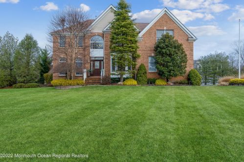 1 Vail Ln, East Freehold NJ  07728-8487 exterior