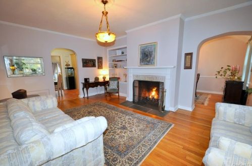 1 Maplewood Rd, Hartsdale NY  10530-1627 exterior