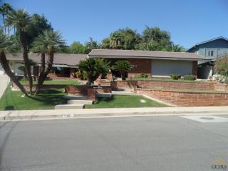 1912 Country Club Dr, Bakersfield, CA 93306-3809